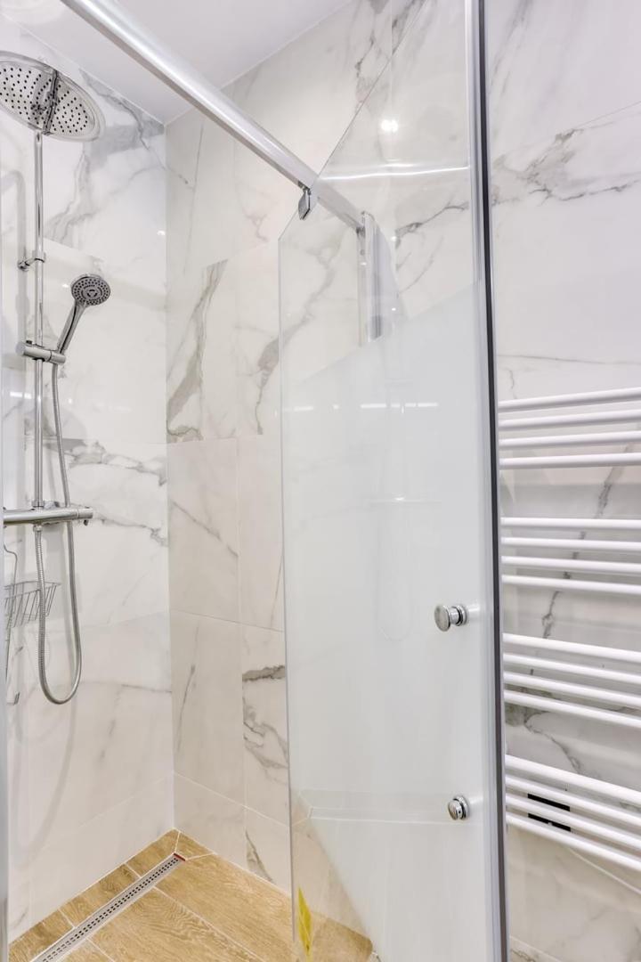149 Christophe, Great Apt, Apartment Paris