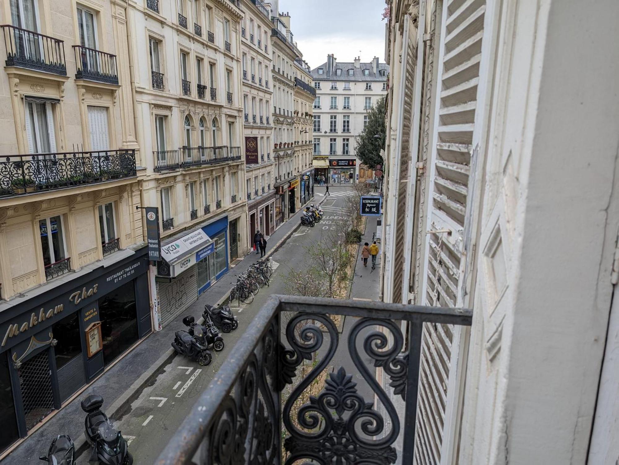 R'apparts T3 9eme L'incontournable Apartment Paris