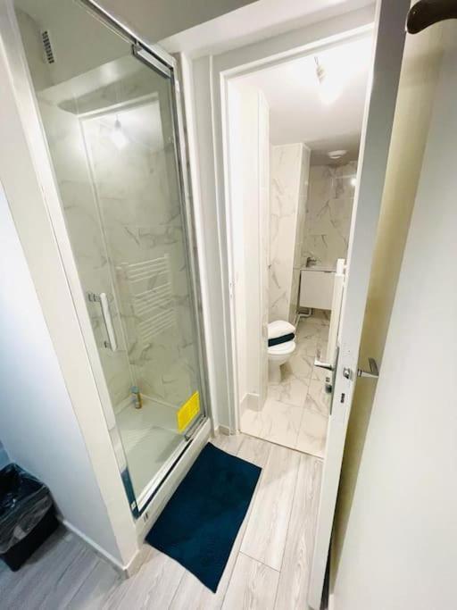- Place Des Ternes - Parc Monceau - Moulin Rouge - 2 Pers Apartment Paris