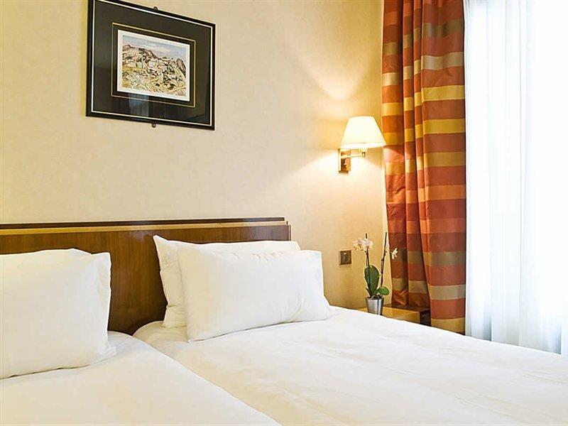 Yllen Eiffel Hotel Paris