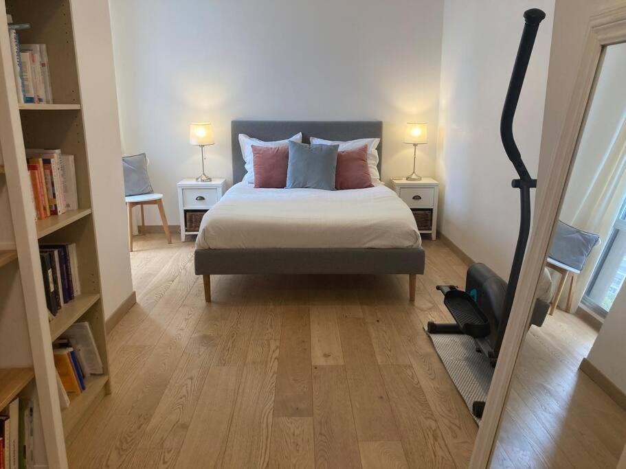 Appart. 100m², 4 Pieces, 2 Salle De Bains, Calme. Apartment Paris