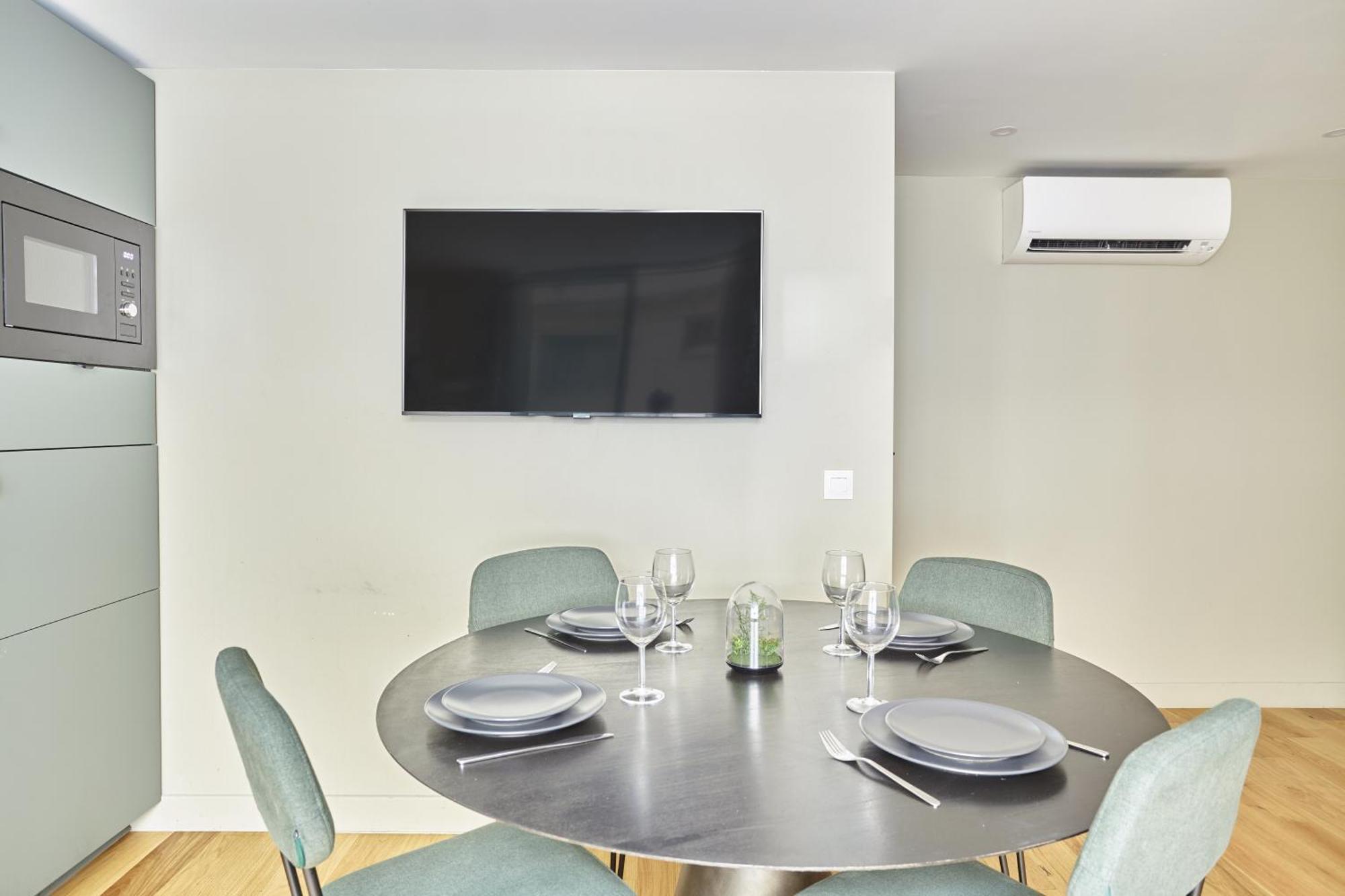 Center Of By Prestige Apartment *