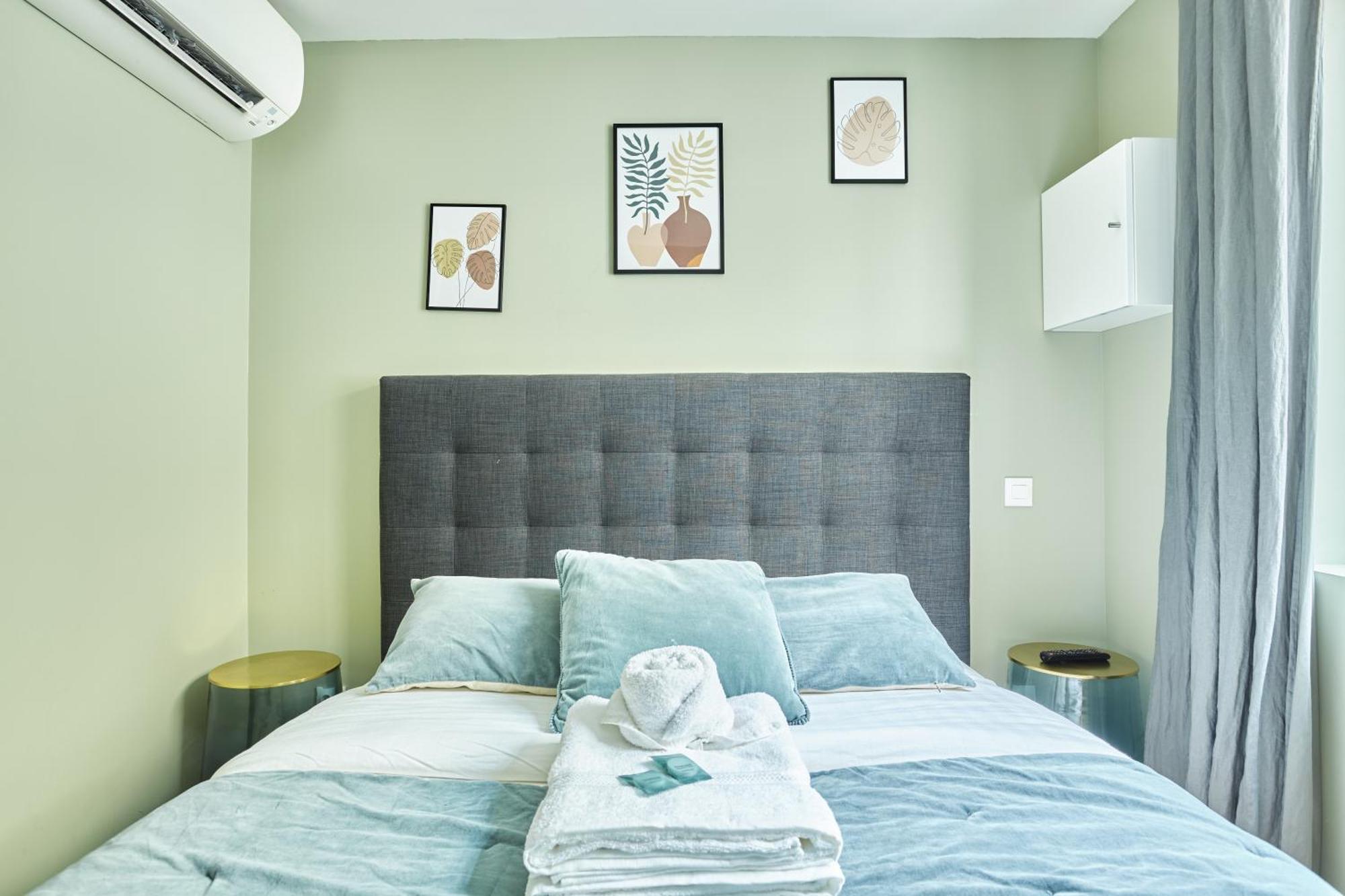 Center Of By Prestige Apartment *