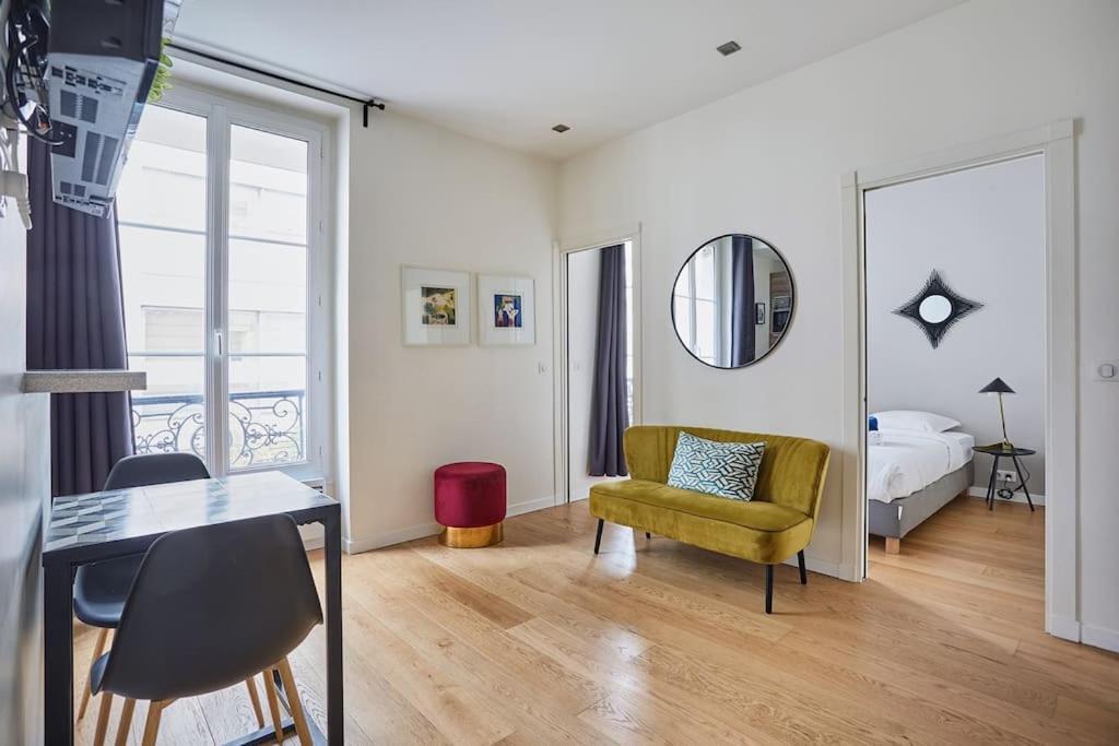 Appartement Rent A - Alma Paris