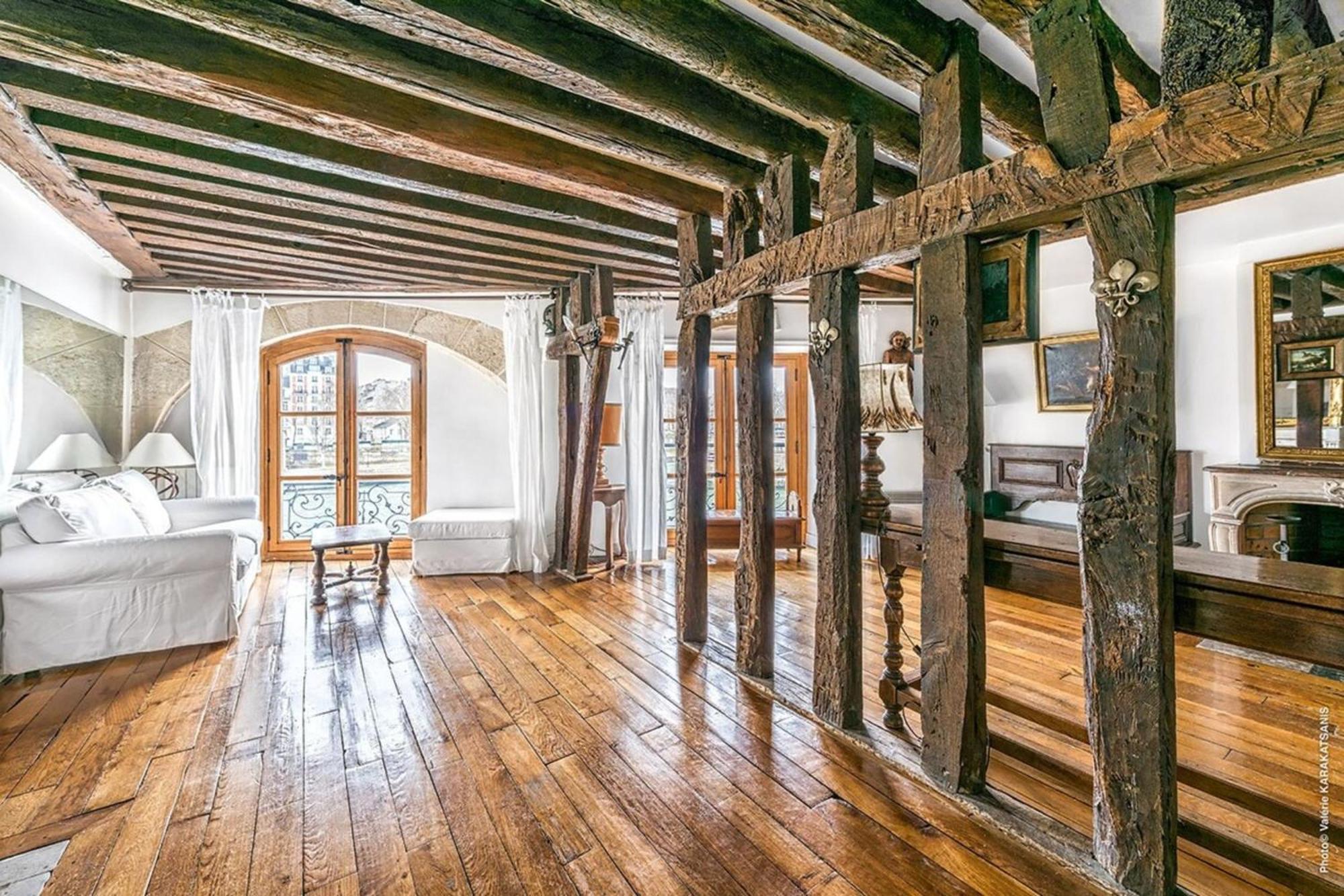 Appartement Ile Saint Louis - Quai D'orleans 2bdr By B'your Paris