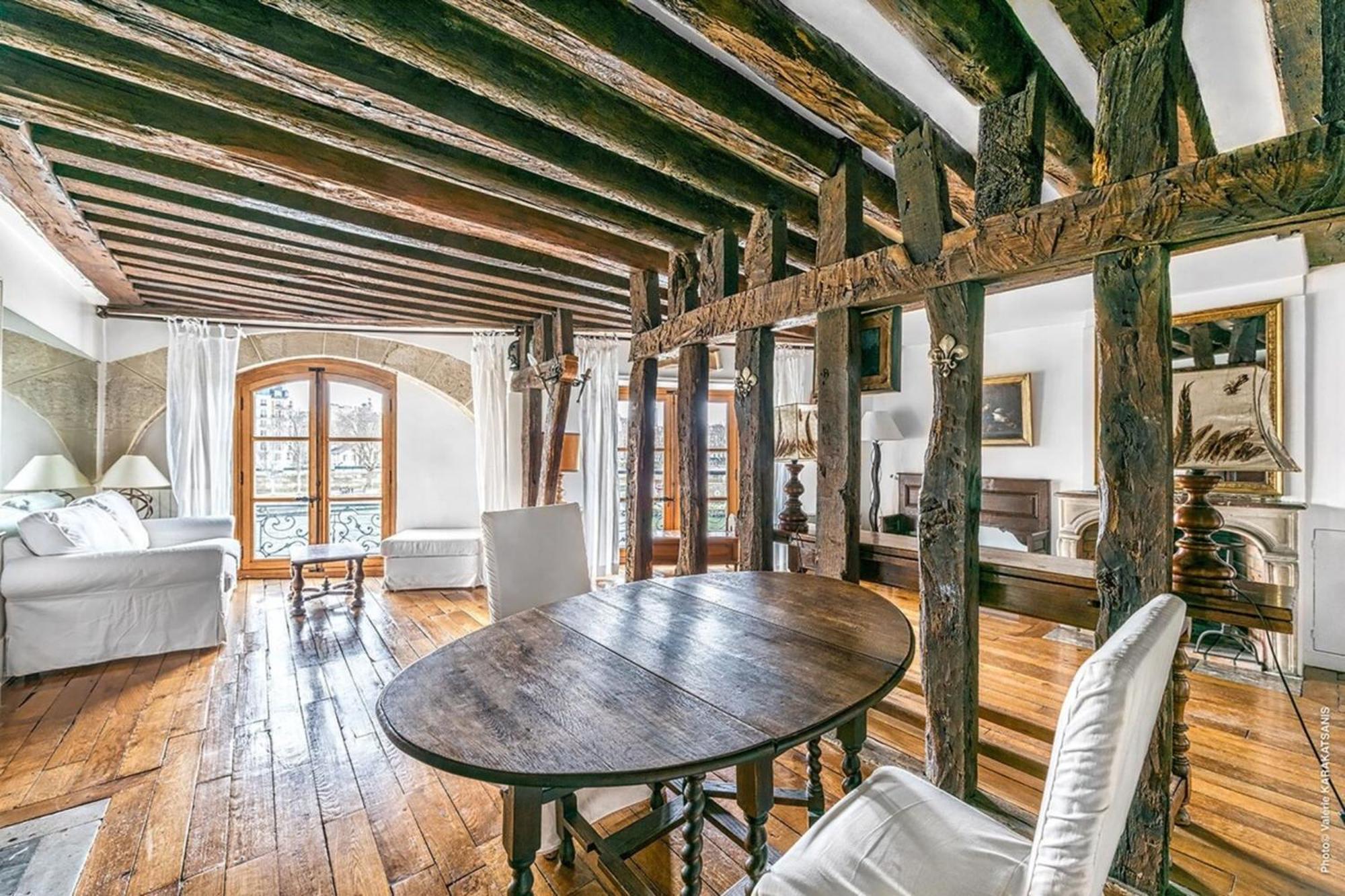 Ile Saint Louis - Quai D'orleans 2bdr By B'your Appartement
