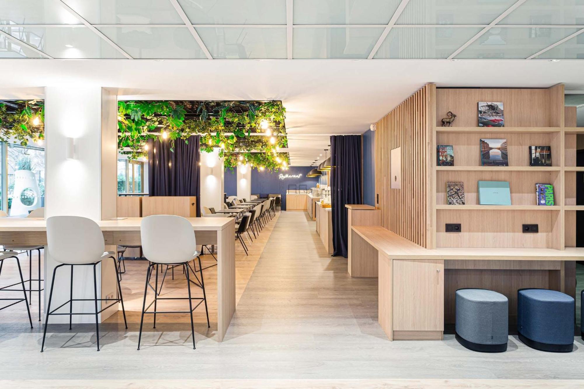Express Paris-canal De La By Ihg