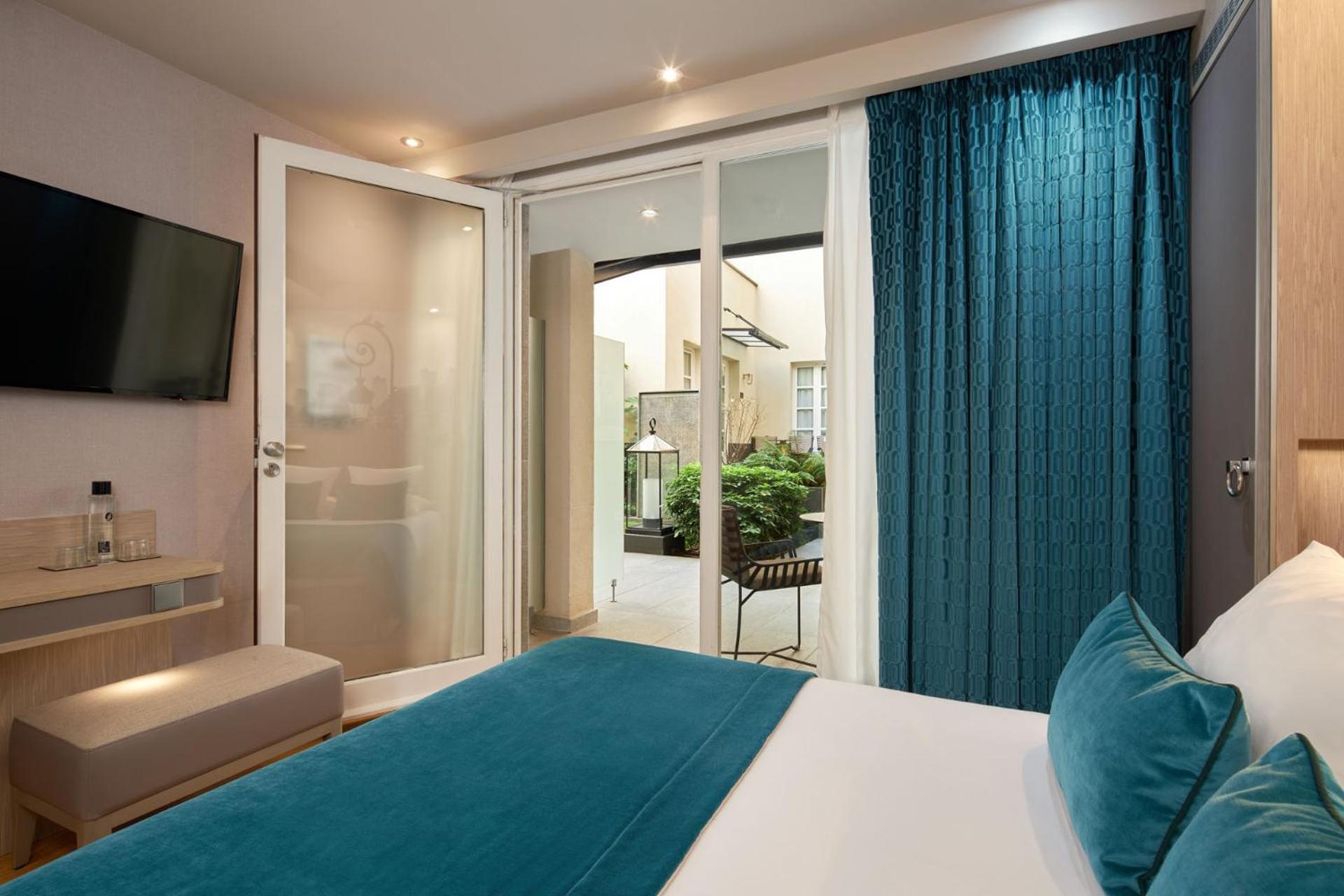 Hotel La Lanterne & By Timhotel 4*