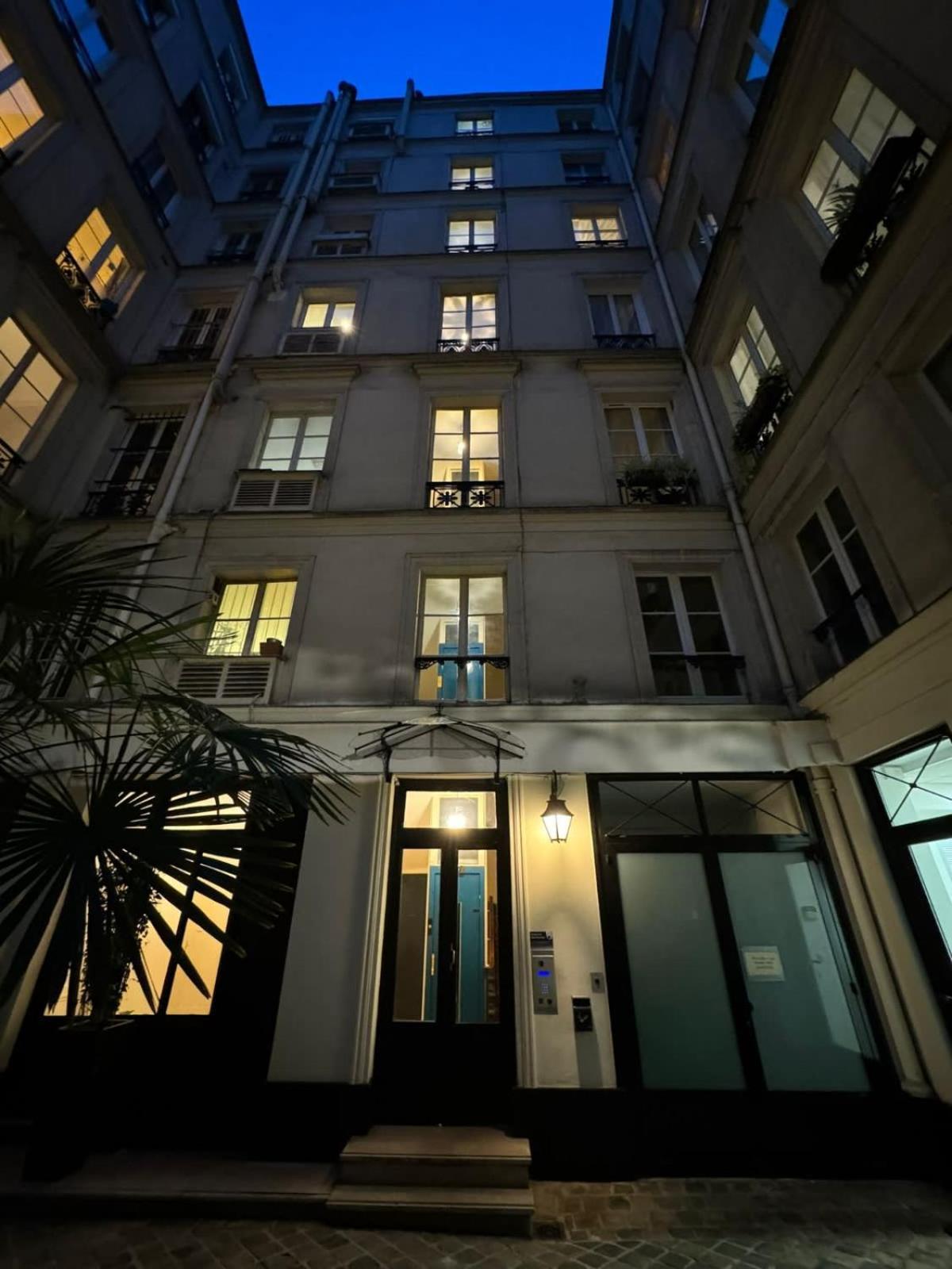 Appartement Unique In Madelaine!