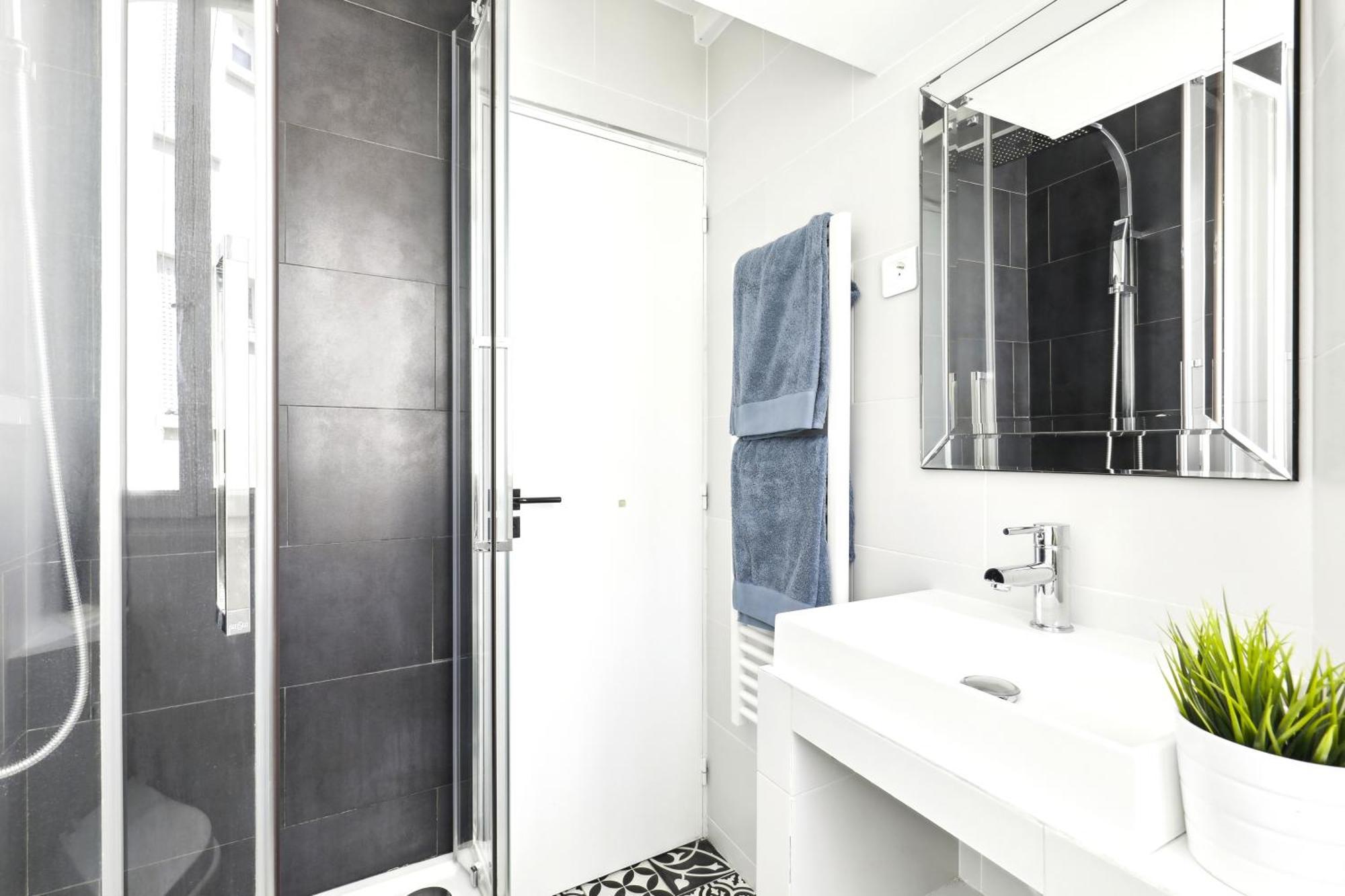 Lovely Floor Near Montmartre Apartment *