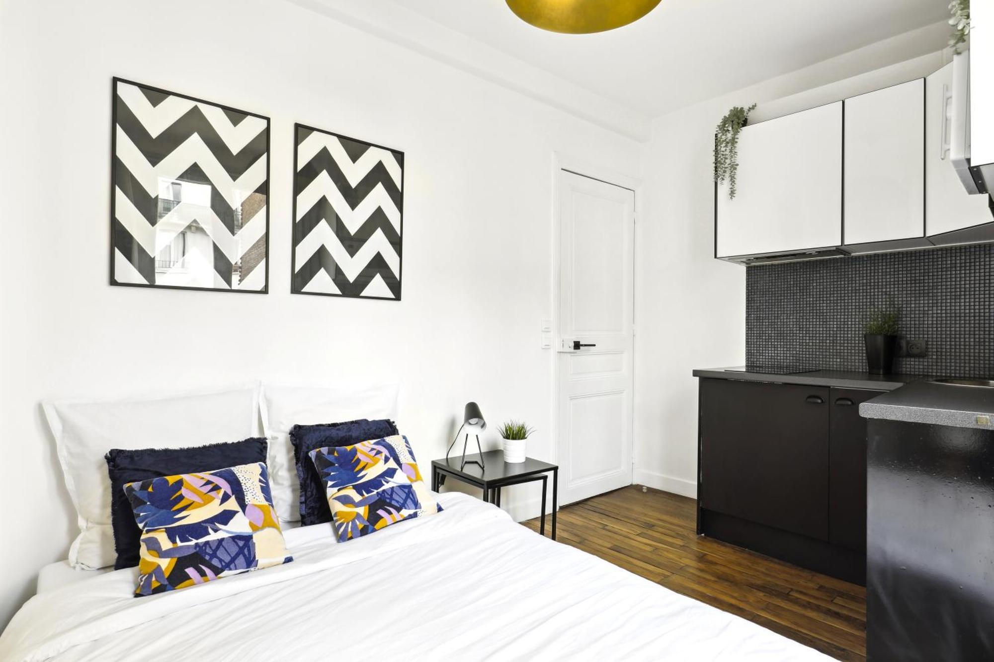Lovely Floor Near Montmartre Apartment Paris