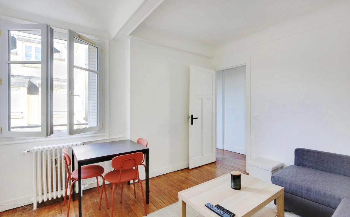 Appartement, Coeur Des Batignolles Montmartre Appartement Paris