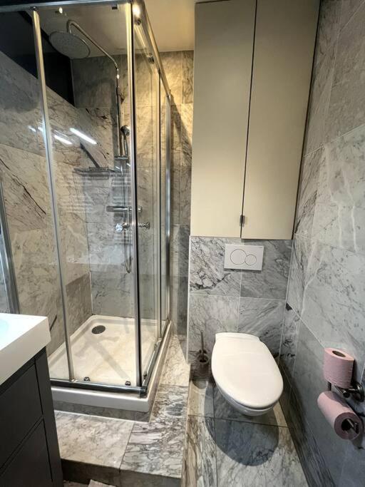 4 Personnes - St Lazar Sur Cour Appartement Paris