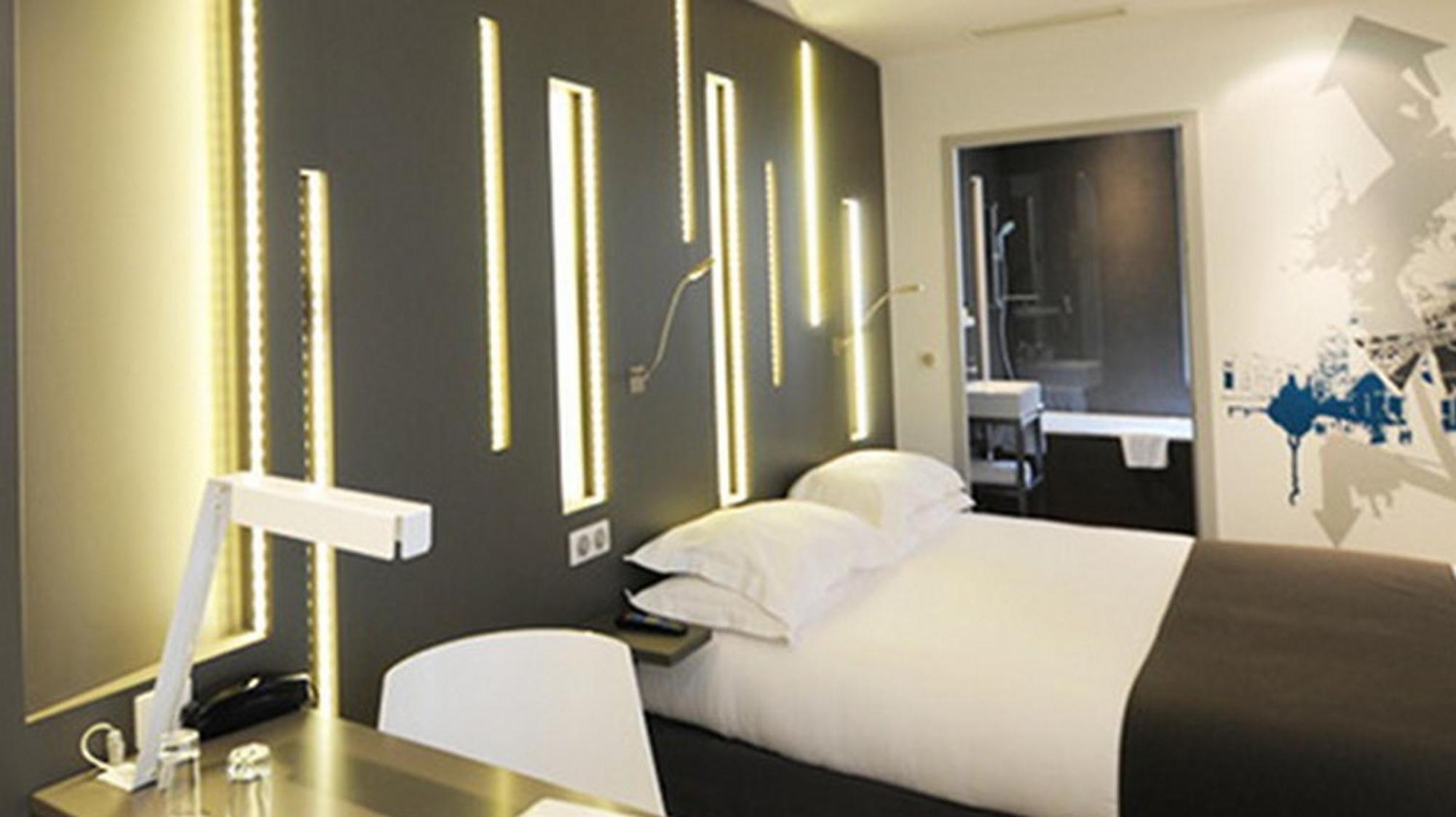 Hotel Arc De Triomphe Etoile 4*