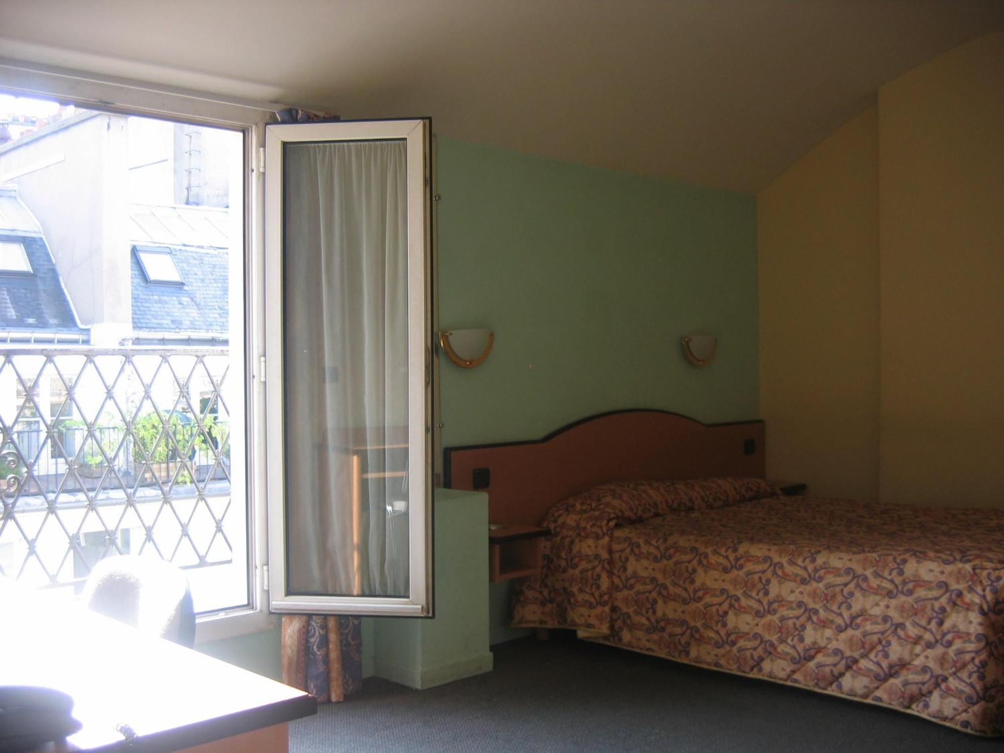 Hotel Ferney République *