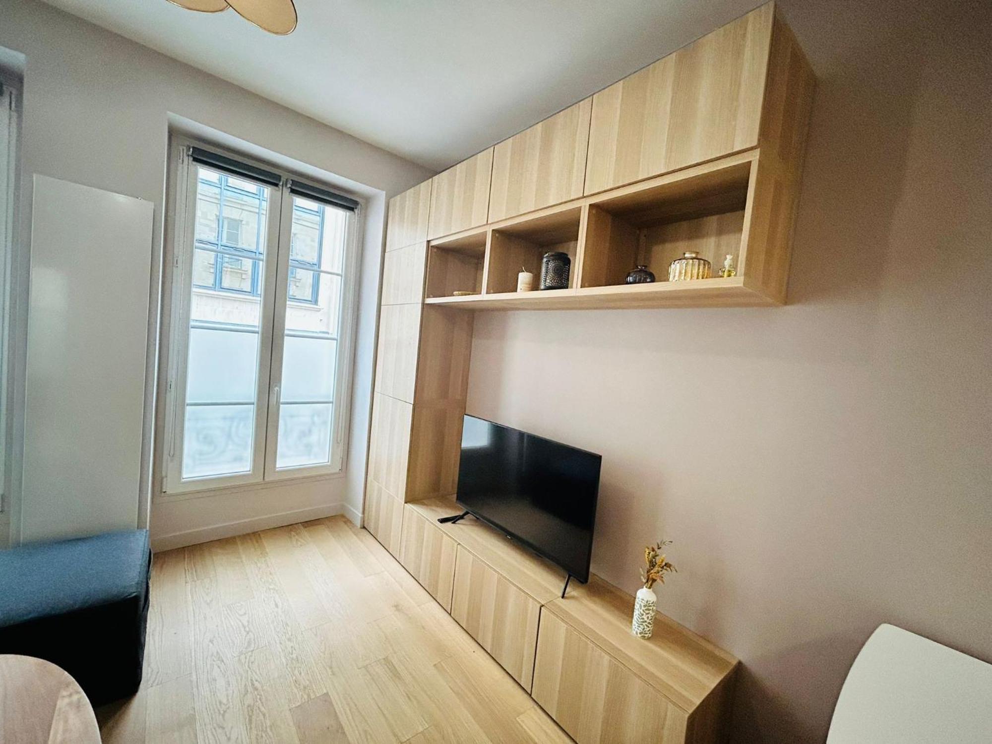 Enghien - New Studio Fully Furnished Apartment