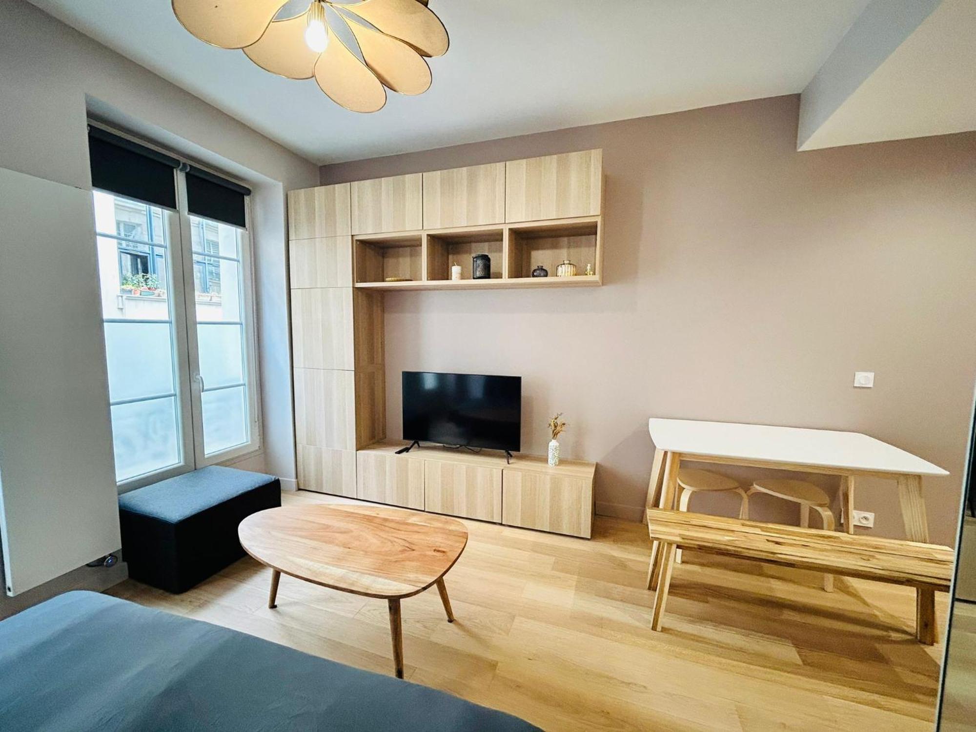 Enghien - New Studio Fully Furnished Apartment *