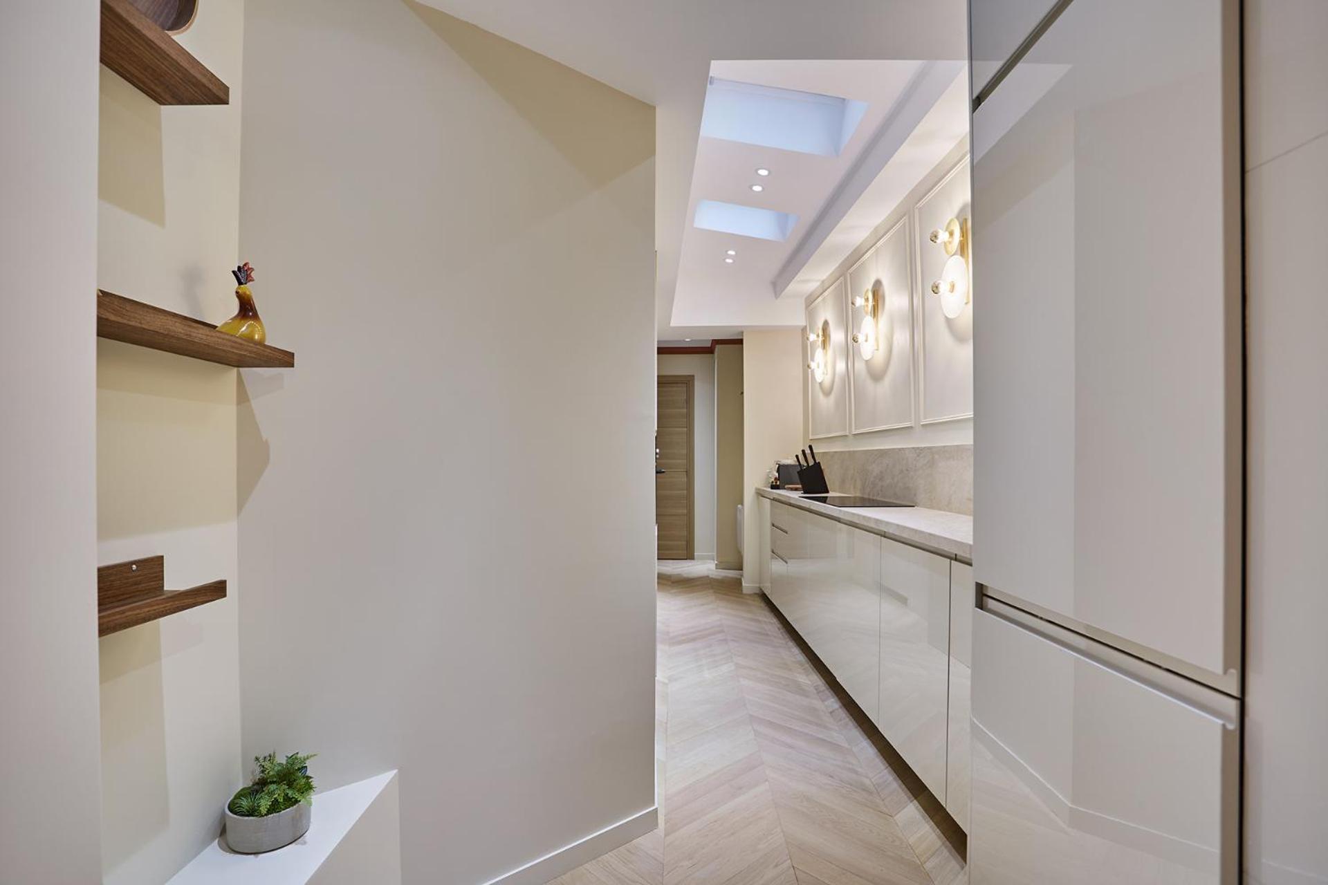 3 Bedrooms Center Of By Prestige Apartment *
