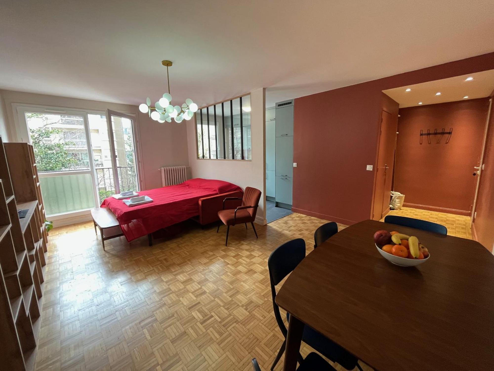 - Gare Du Nord & Canal Saint Martin Apartment *