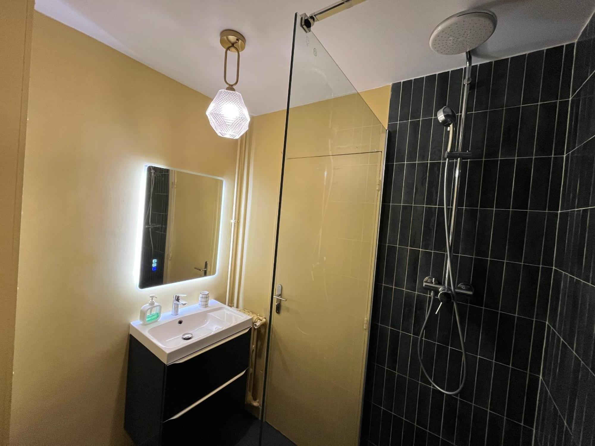 - Gare Du Nord & Canal Saint Martin Apartment Paris
