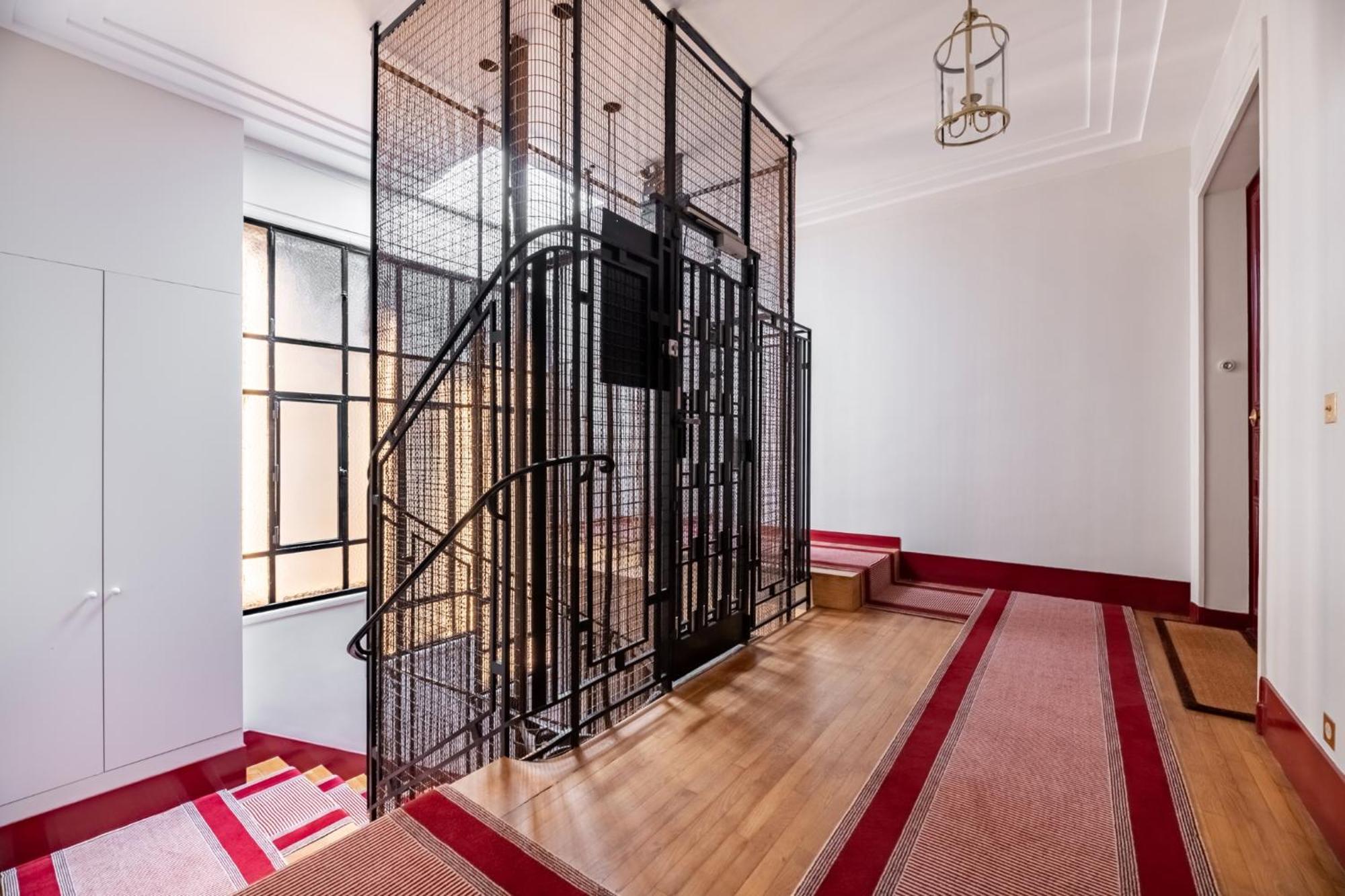 Veeve - A Romance In Rouge Appartement