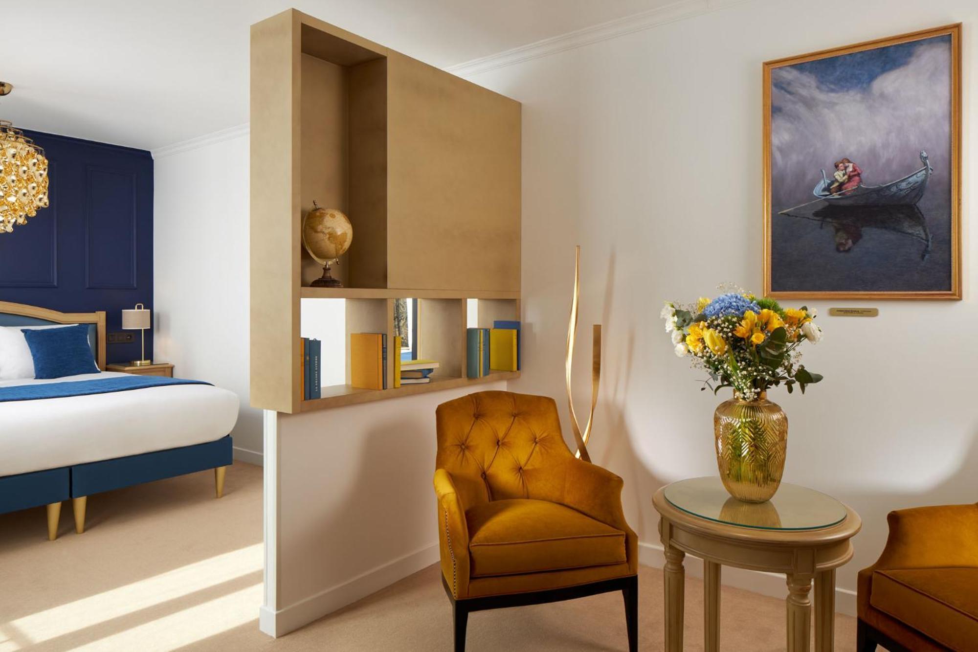 Romantic & 4* Paris