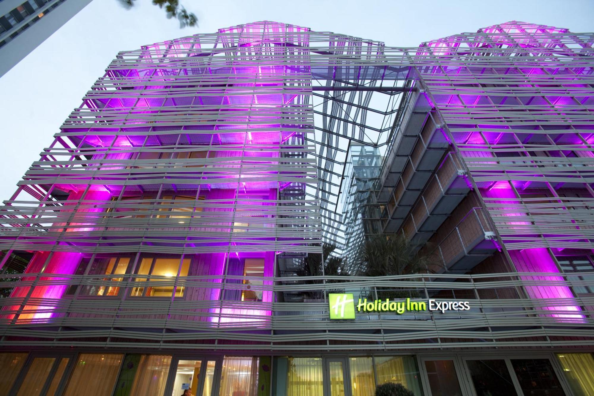 Express Paris-canal De La By Ihg 3*