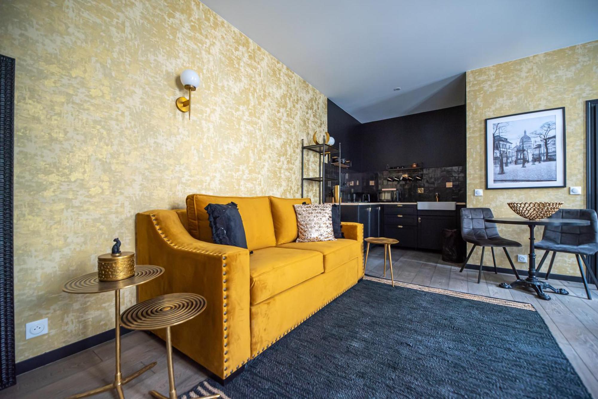 Monsieur Montmartre - Moulin Rouge Apartment *