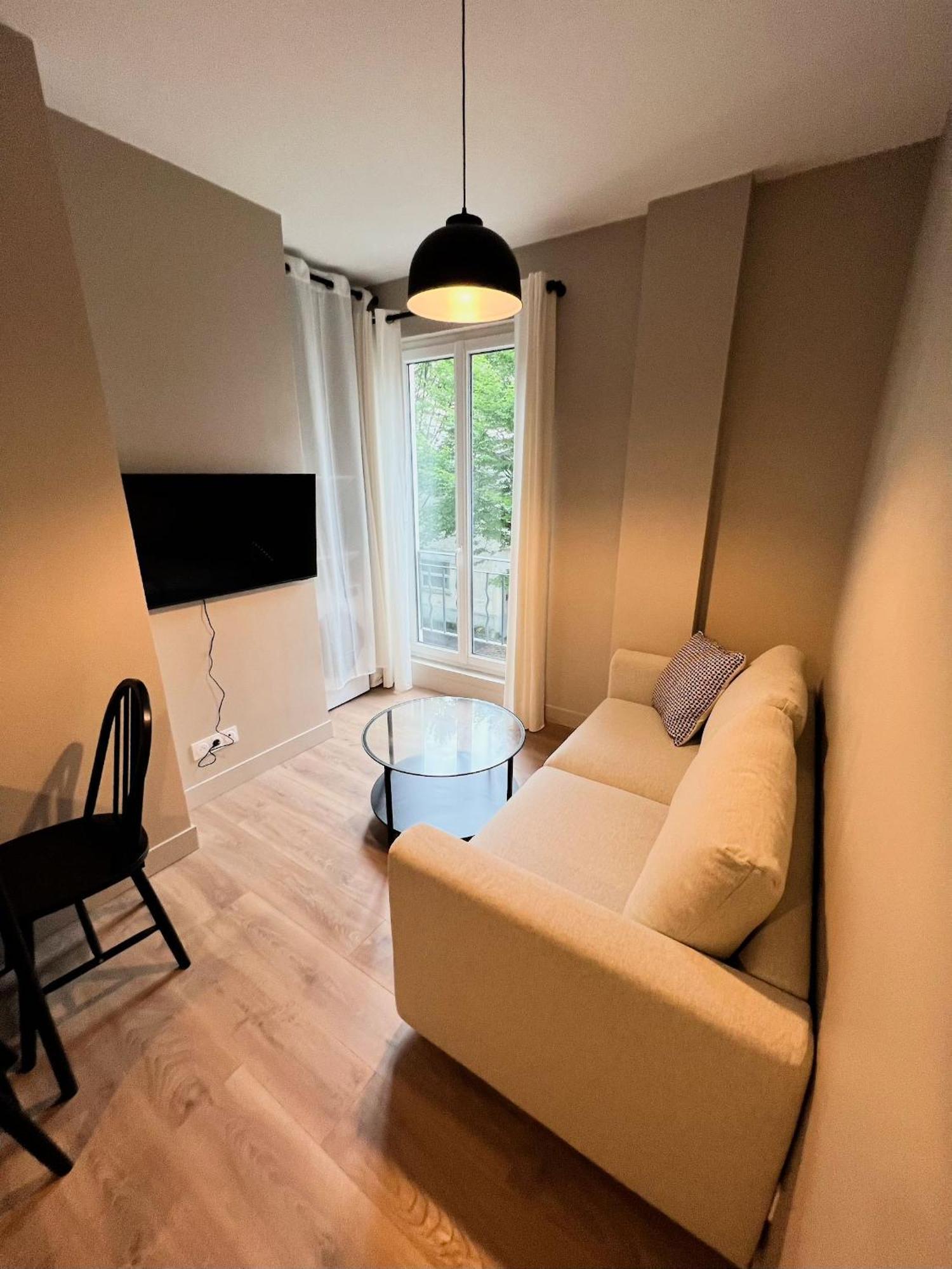Pere Lachaise Apartment