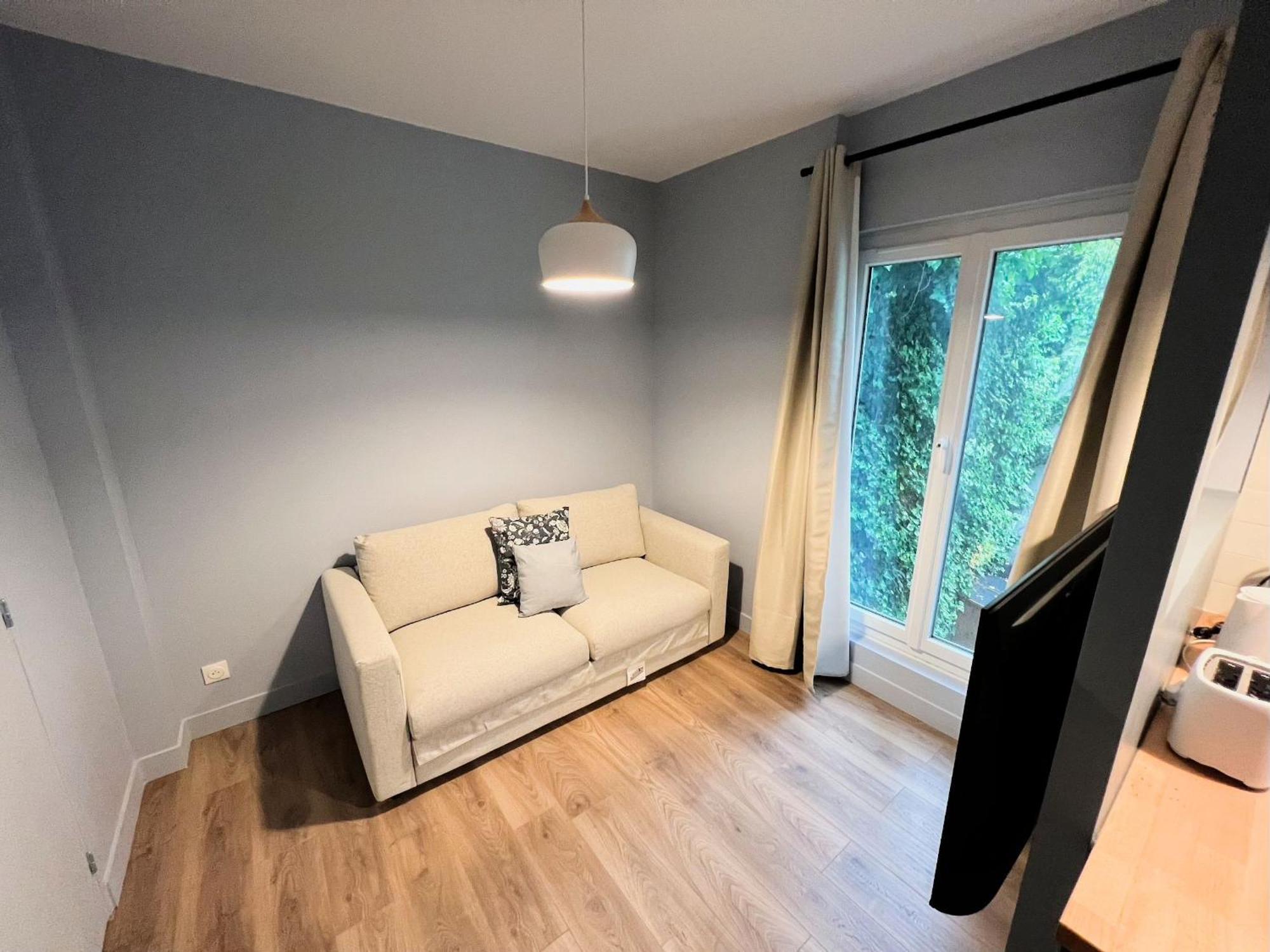 Pere Lachaise Apartment Paris
