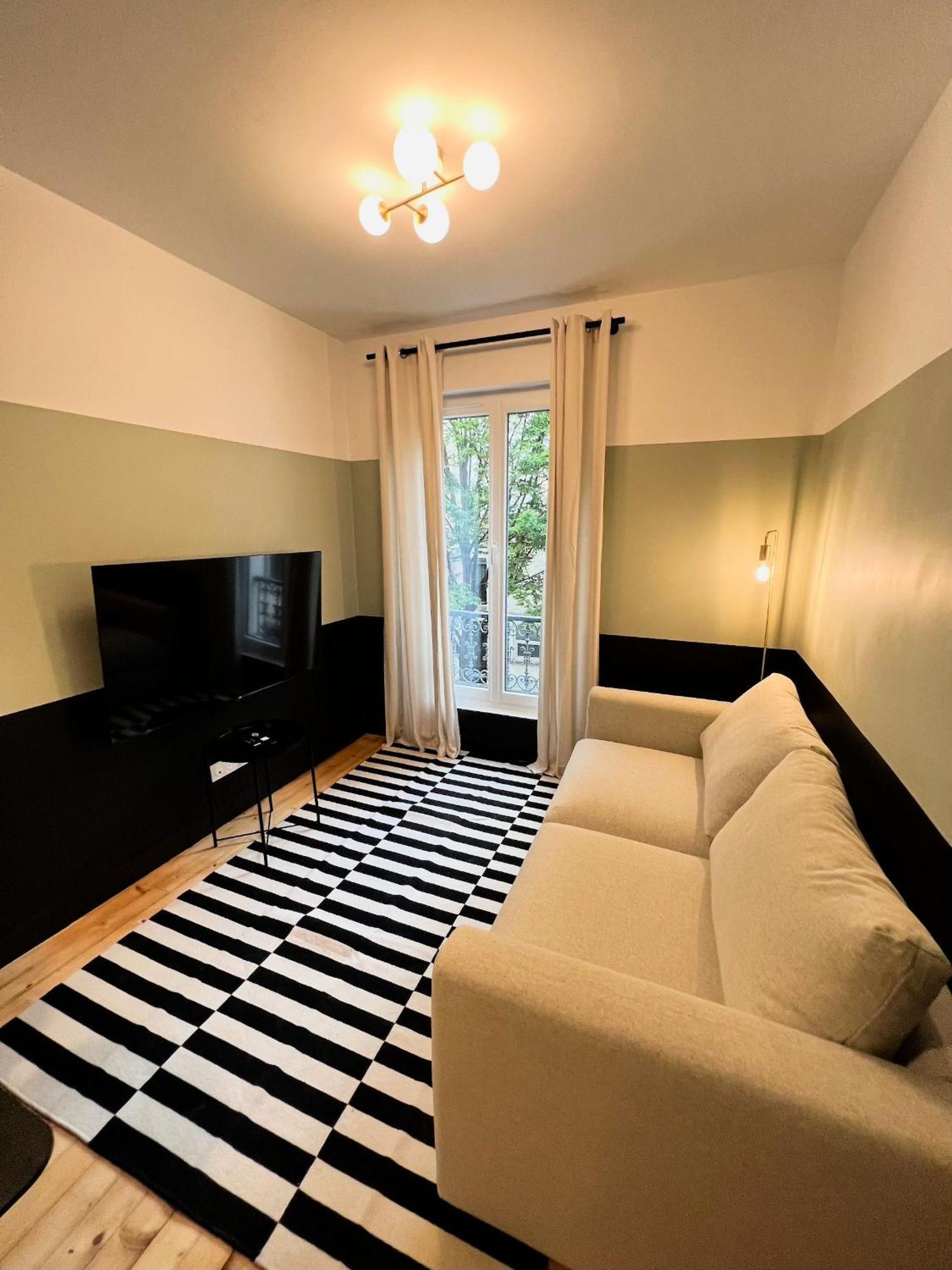 Pere Lachaise Apartment *