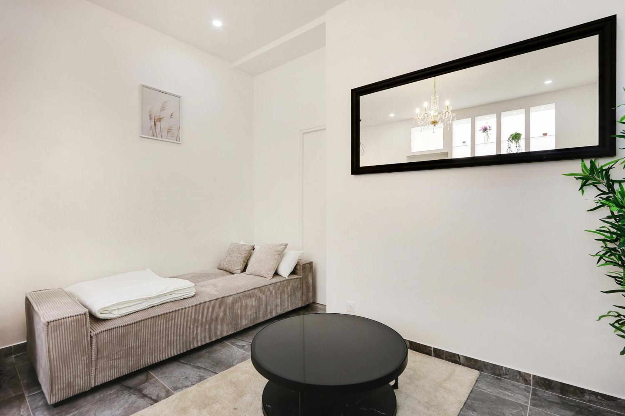 Sublime 2 Bedroom Flat In * Paris