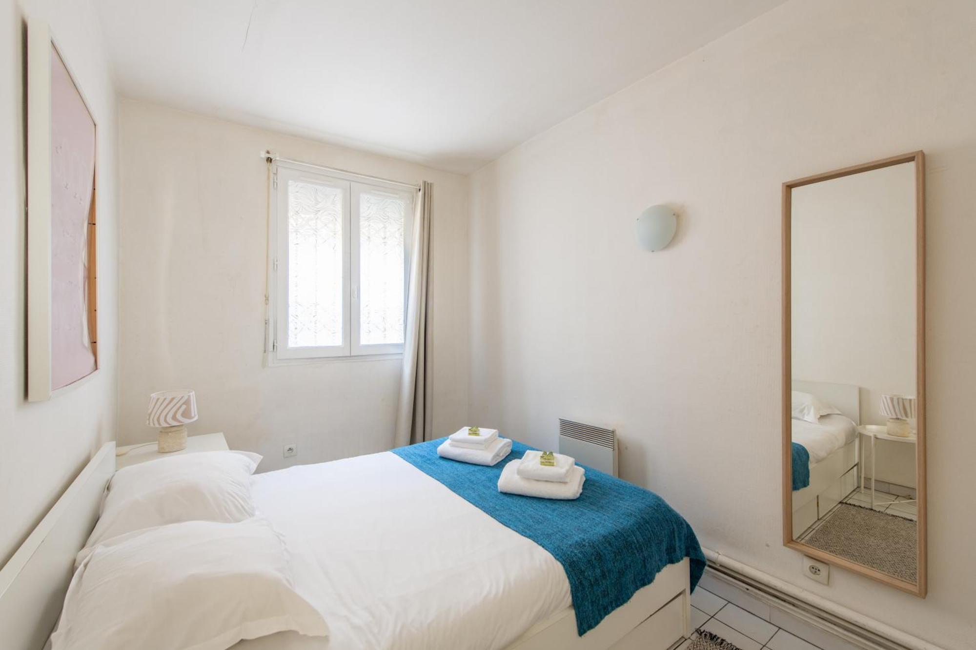 Apartment 1 Bedroom Ideally Located Only 1 Minute To The Metro In Montmartre Neighbourhood