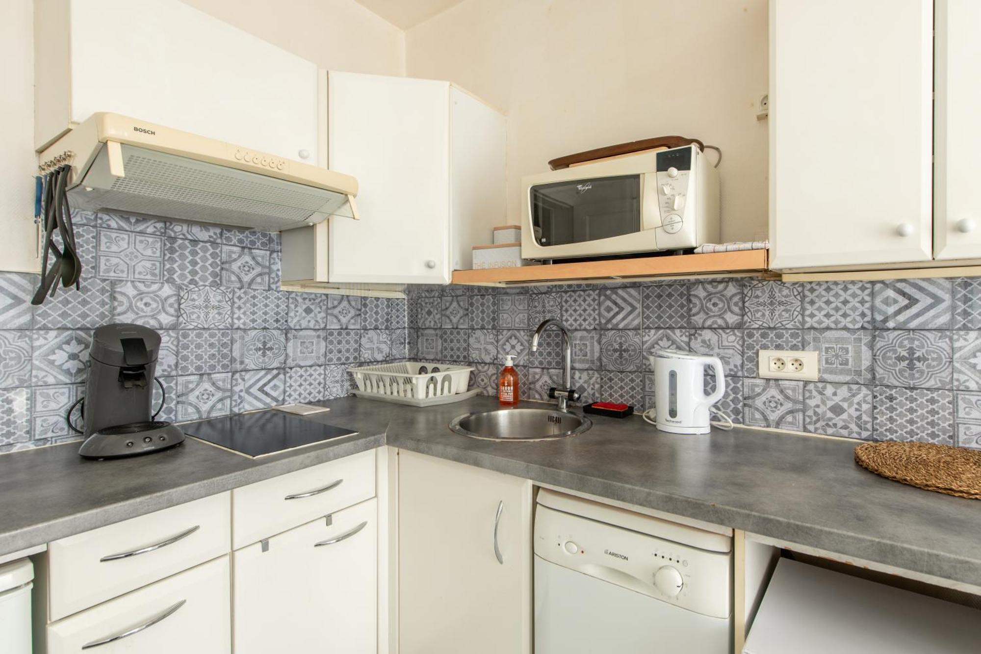 1 Bedroom Ideally Located Only 1 Minute To The Metro In Montmartre Neighbourhood Apartment