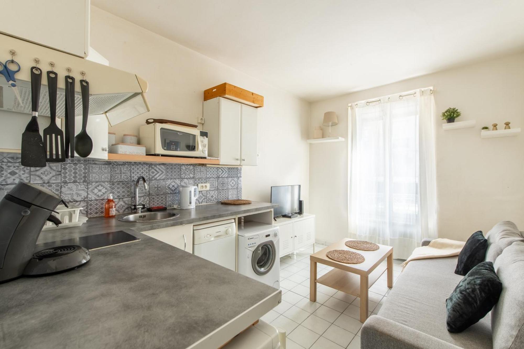 Apartment 1 Bedroom Ideally Located Only 1 Minute To The Metro In Montmartre Neighbourhood Paris