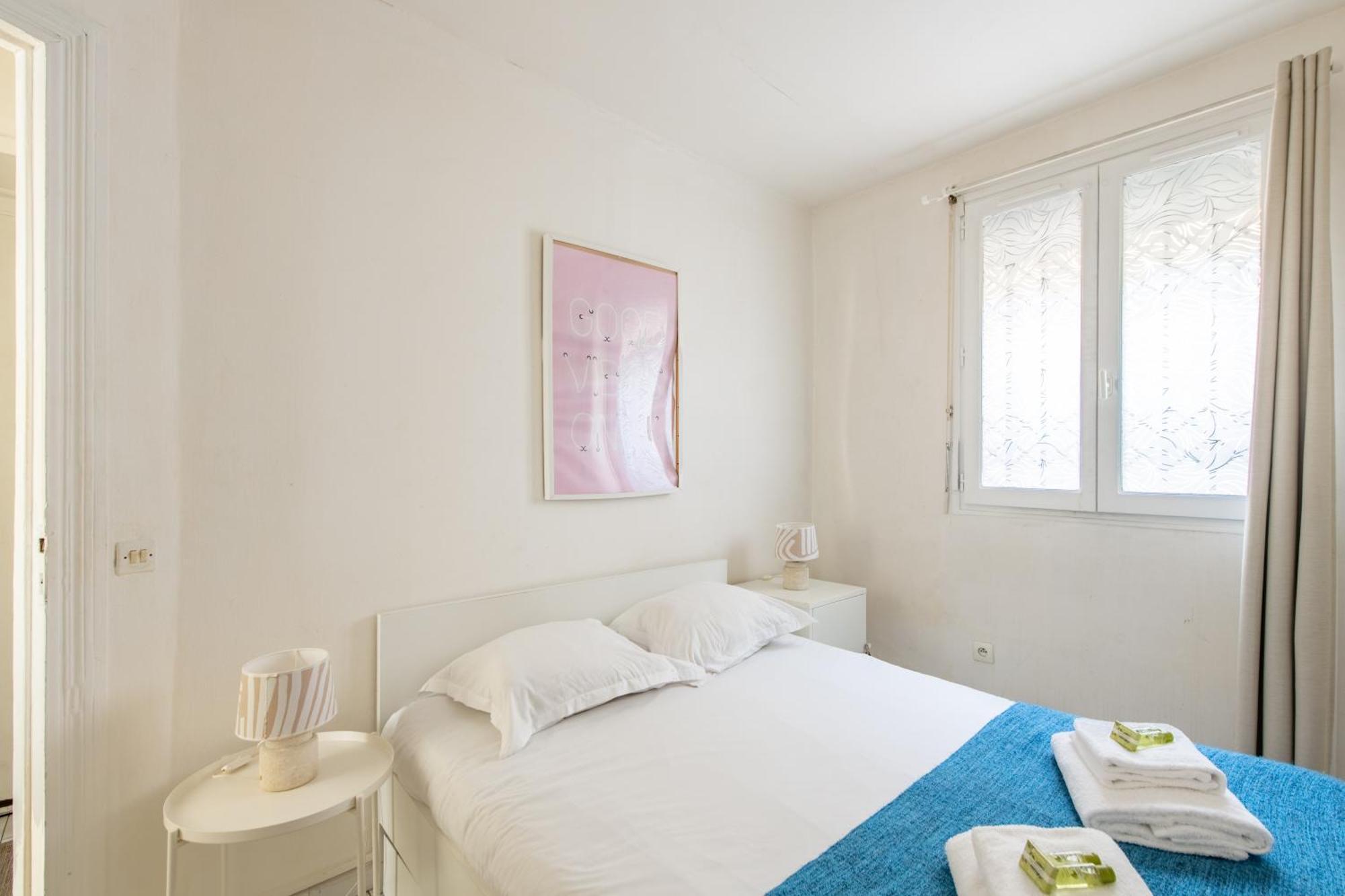 1 Bedroom Ideally Located Only 1 Minute To The Metro In Montmartre Neighbourhood *