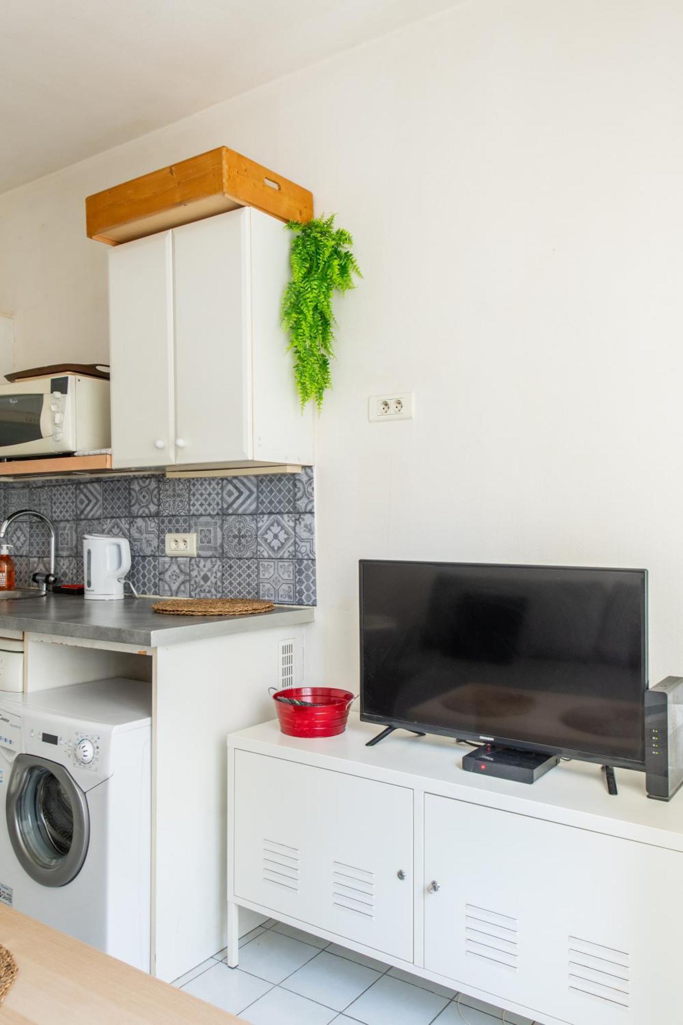 1 Bedroom Ideally Located Only 1 Minute To The Metro In Montmartre Neighbourhood