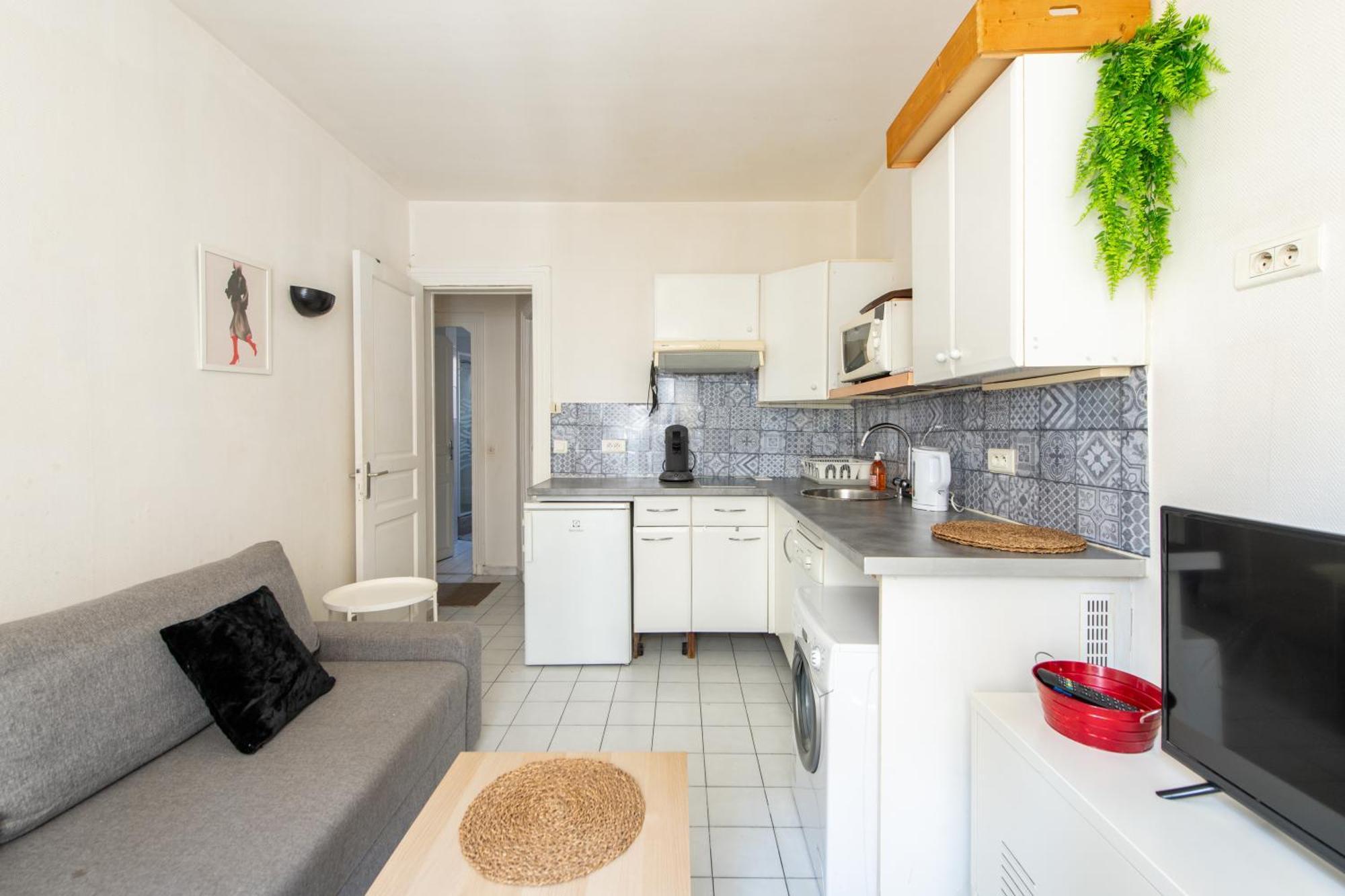 1 Bedroom Ideally Located Only 1 Minute To The Metro In Montmartre Neighbourhood Apartment Paris