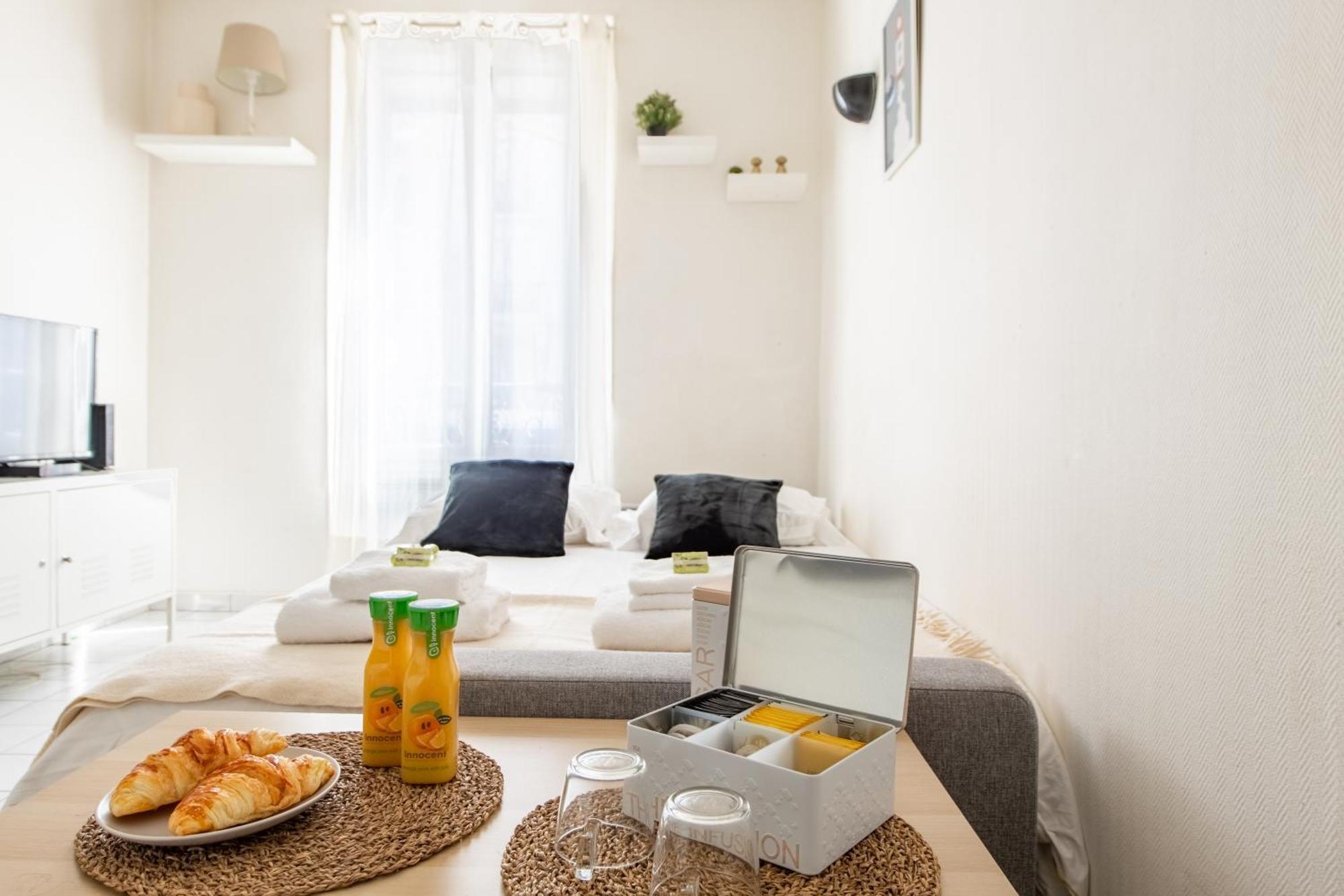 1 Bedroom Ideally Located Only 1 Minute To The Metro In Montmartre Neighbourhood Apartment