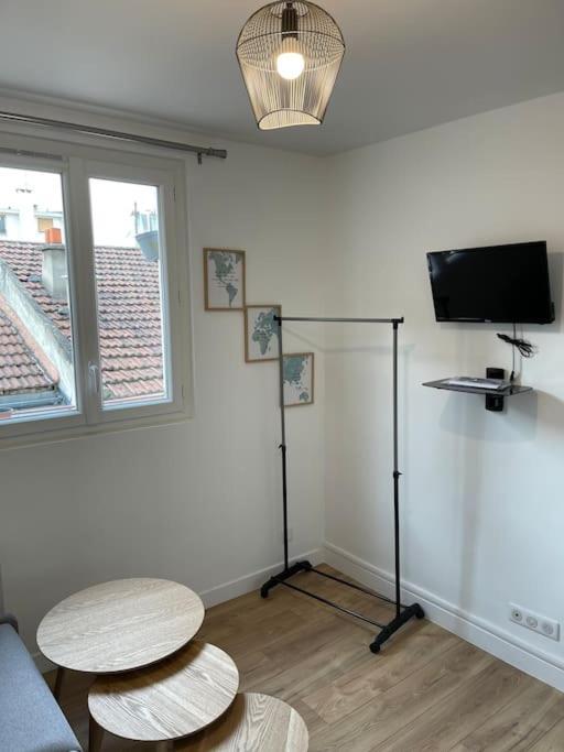 Apartment Pied A Terre A Paris
