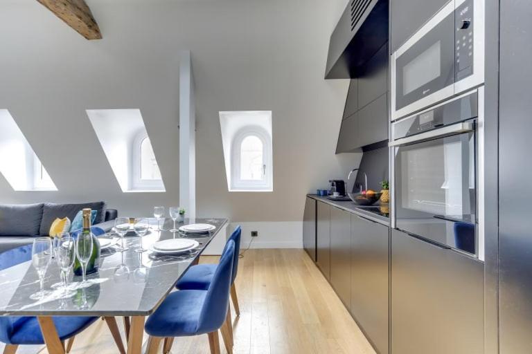 Elegant 2bdr 6p Near Champs Elysees Paris