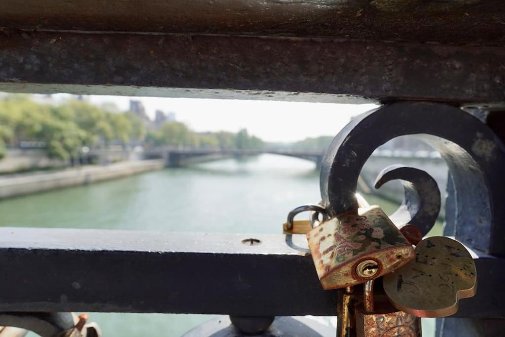 Sunny Notre Dame Apartment *