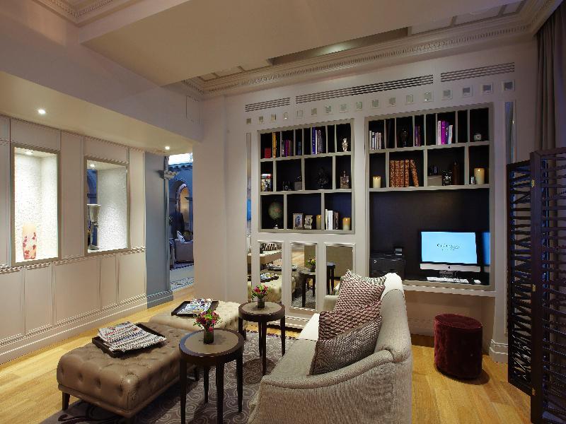 La Clef Louvre By The Crest Collection Paris