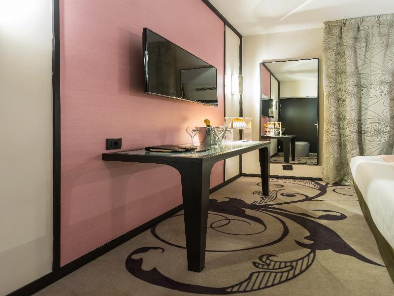 Yllen Eiffel Hotel Paris