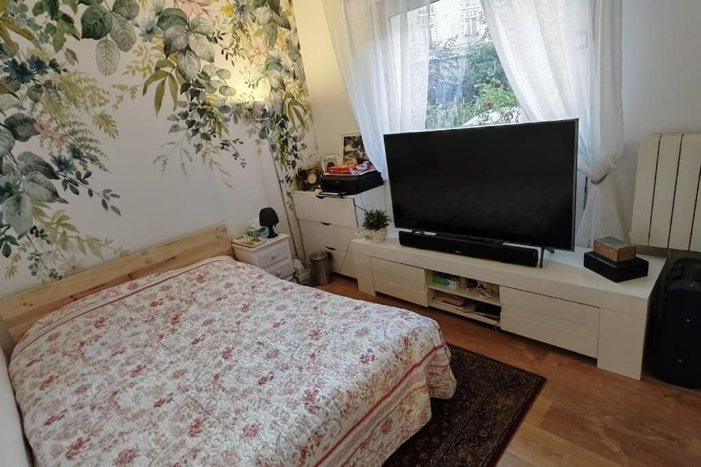 T2 Meuble 1 Er Etage Dans Un Quartier Calme A 17 *