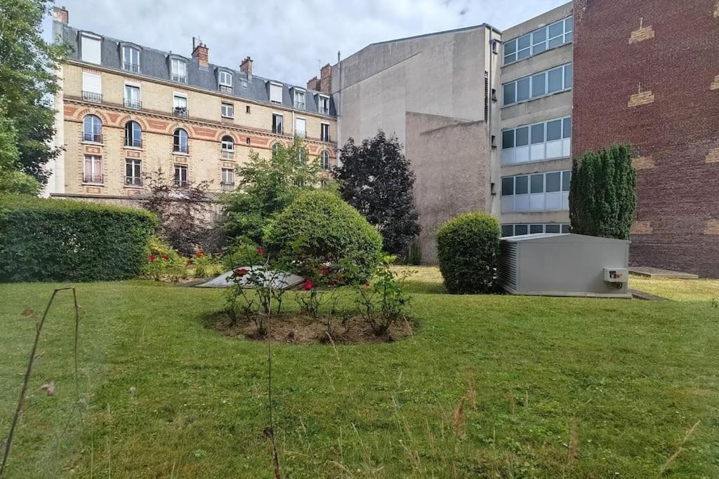 T2 Meuble 1 Er Etage Dans Un Quartier Calme A 17 Appartement