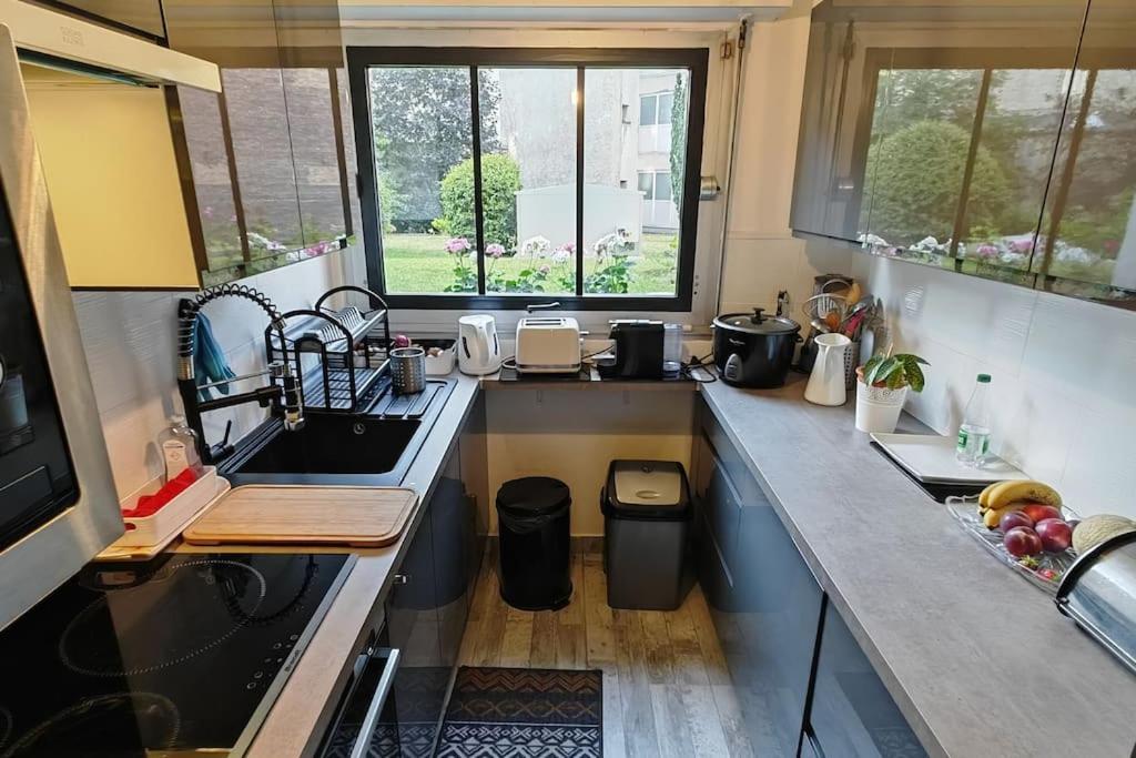 Appartement T2 Meuble 1 Er Etage Dans Un Quartier Calme A 17 *