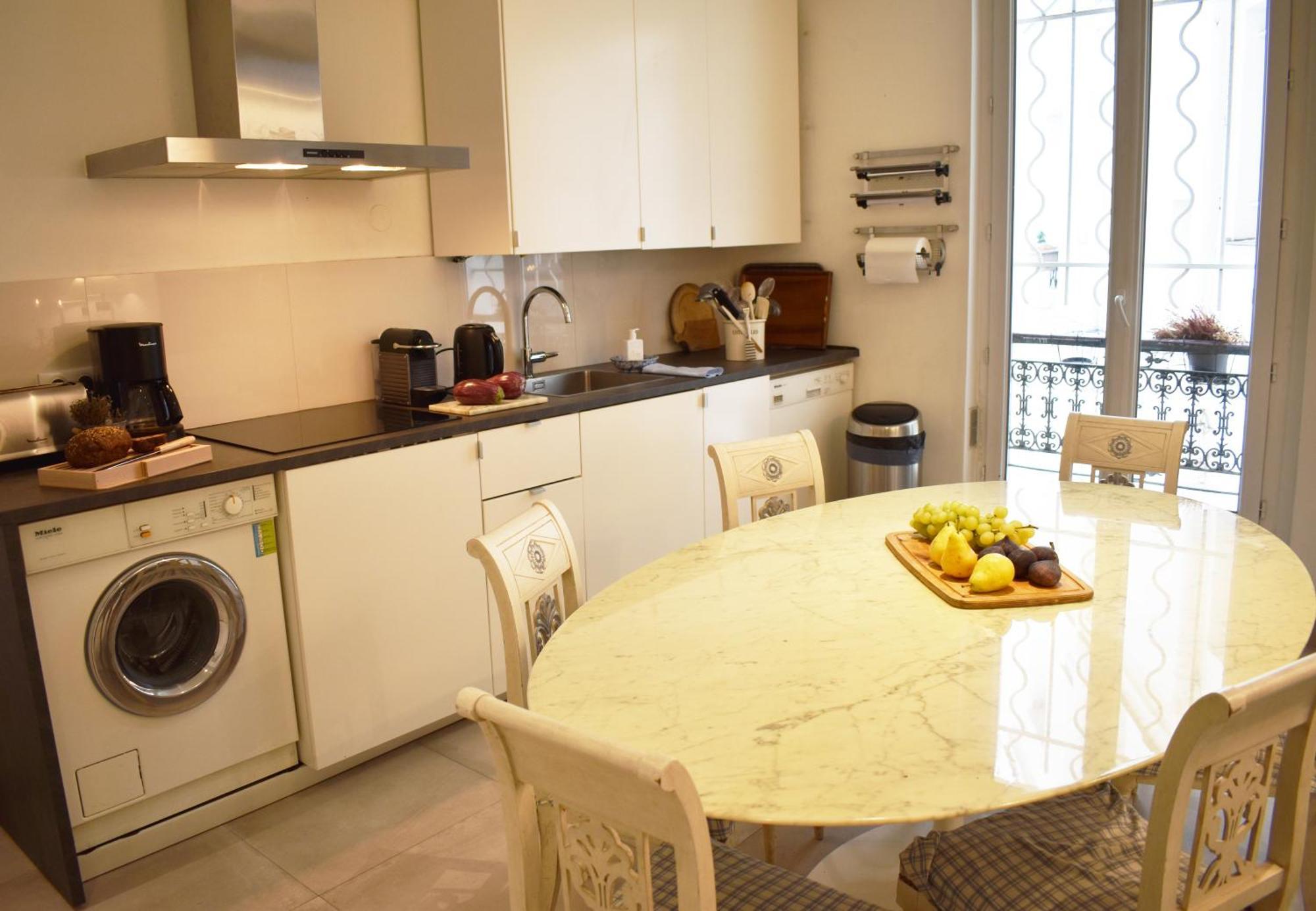 Luxembourg Garden Apartment *