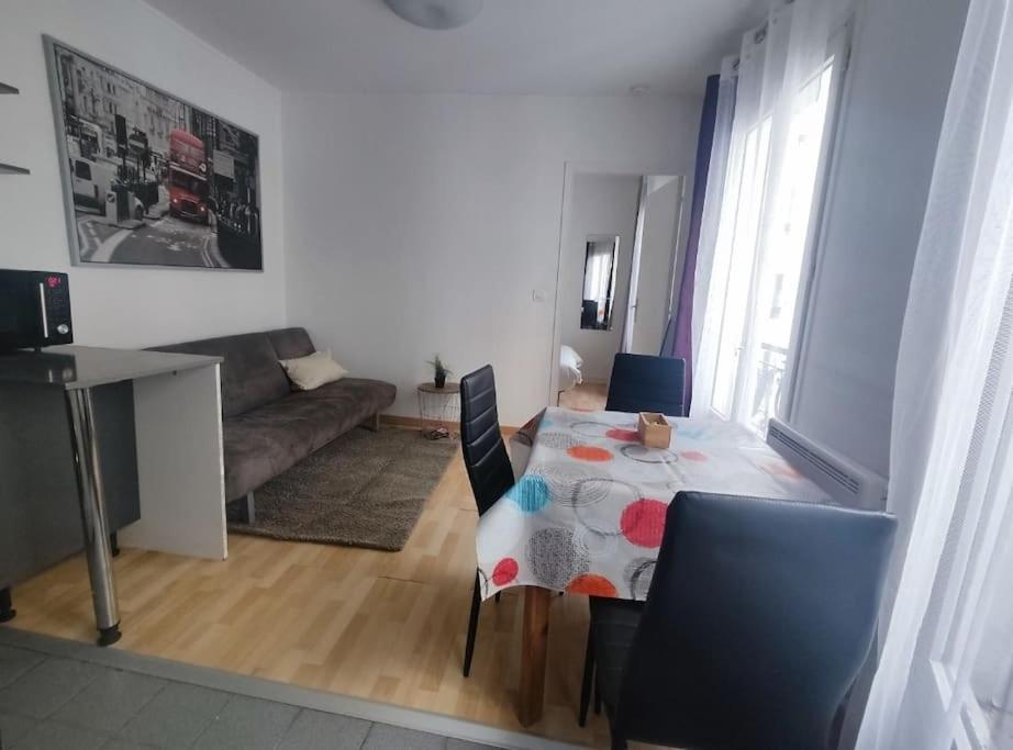 Facile D'acces Et Entretenu Par Femme De Menage Apartment