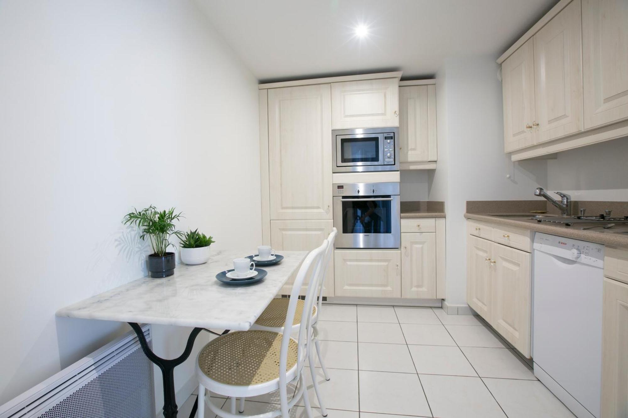 Appartement Magnificient 2 Bedrooms With Terrace Next To Champs-elysees - Pc62b Paris